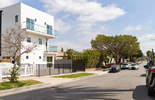 Grand 4-Bedroom - Brand New - Free parking and Patio - Photo 26