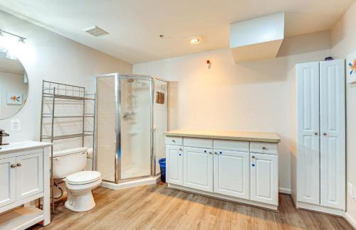 Elevator In-Unit 3-Story Condo Only 14 Mi to DC! - Foto 31