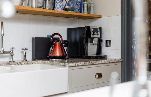 Modernised seven bedroom country house and garden with hot tub - Foto 12