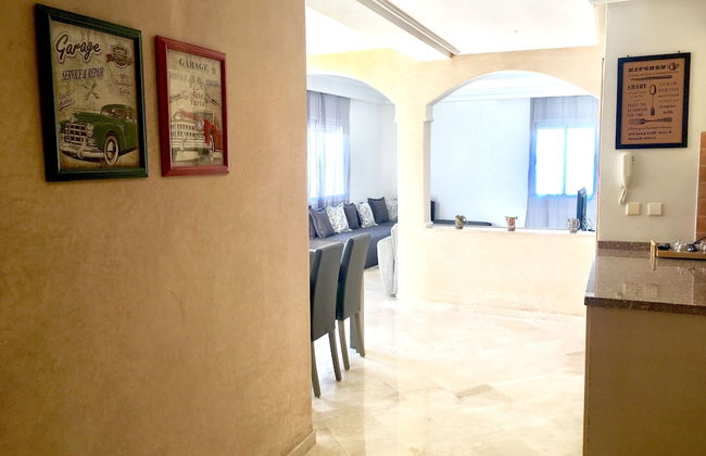 Luxurious Apartment with Private Garden - Photo 17