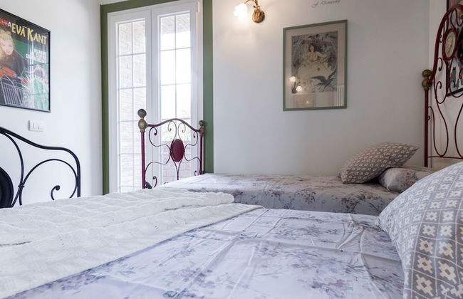 JOIVY Superb Villa For 7 W/Backyard And Bbq Area In Vaccarezza - Foto 14