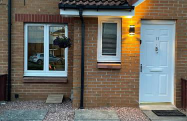 Stylish Scottish House With Garden and Parking - Photo 50