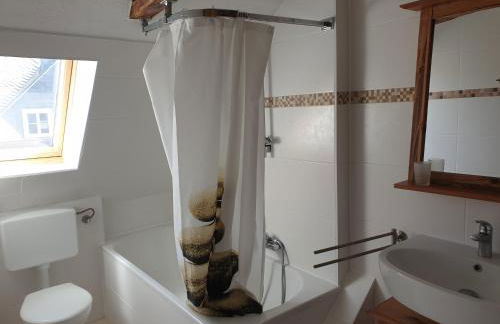 Neu Gemütliche Ferienhaus mit 3 Ferienwohnungen "Max " , " Leonore " und "Beatrice" - Foto 15