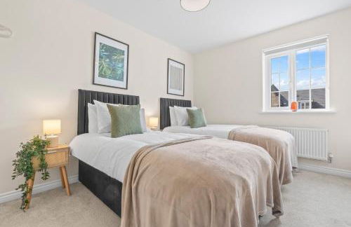 Stylish 4 Bedroom House in St Neots w Free Parking - Foto 13