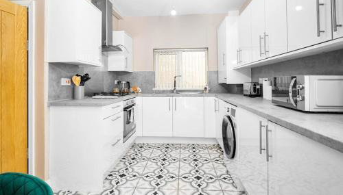 Cozy 3-bed house ideal for families and contractors with Netflix 7 miles for Birmingham City Centre - Foto 4