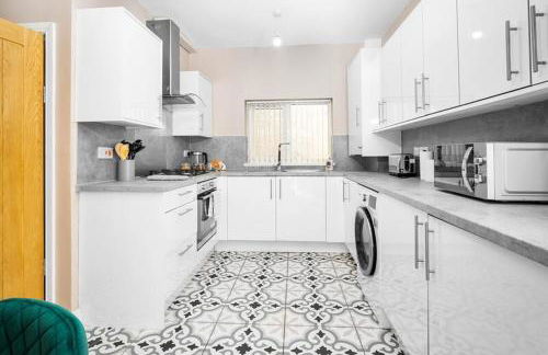 Cozy 3-bed house ideal for families and contractors with Netflix 7 miles for Birmingham City Centre - Foto 4