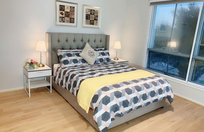 Designer Decor Home 8Bed WilliamsLanding - Photo 2