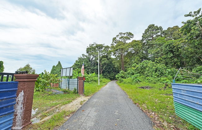 OYO HOME 90682 Liliz Mambang Farmstay - Foto 27