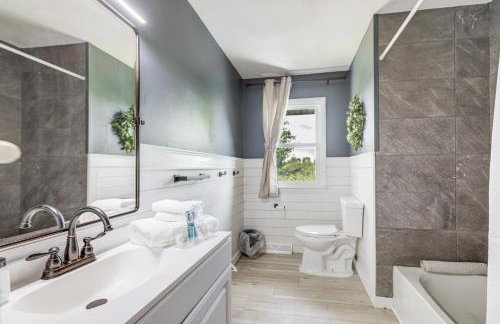 Dry Ridge Farmhouse with Hot Tub and Game Room! - Foto 14