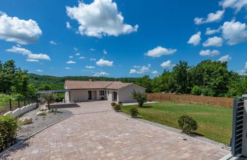 Villa Mochi, a beautiful modern villa in a tranquil enviroment - Photo 3