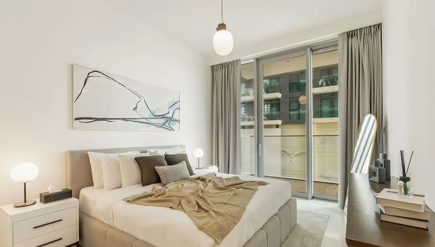 Modern 2BR w Direct Beach Access Emaar Beachfront - Foto 2, Habitación