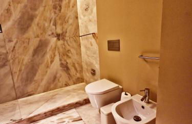 Gary01 Exclusive Top Floor 2BD by the Timeout Market - Photo 27