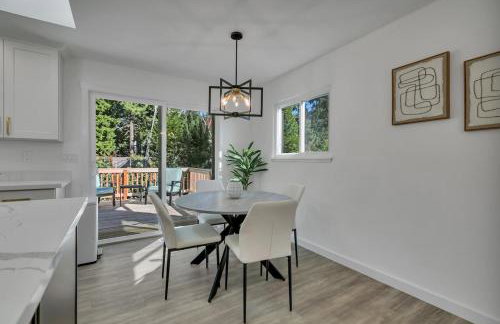 Stylish Bellevue Retreat - Photo 21