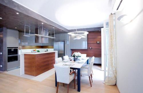 State of the art home suite with 180 degree panoramic lake view, pool and spa sleeping up to 10 guests by Italian Apartments - Foto 8