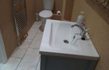 Superb City Centre apt with parking - Photo 4