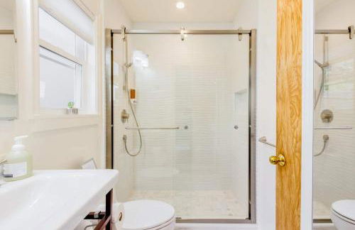 Two Bedroom, Two Newly Renovated Bathrooms, Deck - Foto 35