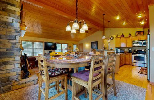 Pool and Beach Access! Lake Arrowhead Hideaway - Foto 8