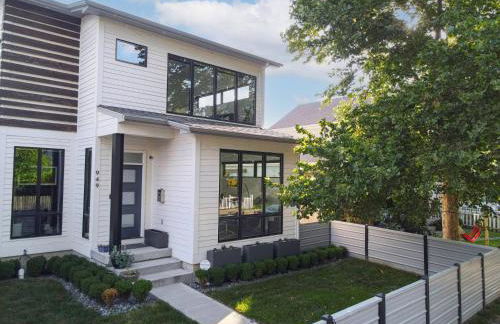 3 bed 3 bath Modern Luxury Home with Hot Tub and Rooftop Patio - Foto 3