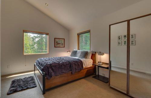 Mod Haus by Tahoe Getaways - Mountain Modern West Shore Home w Private Beach and Pier, Near Skiing - Foto 10