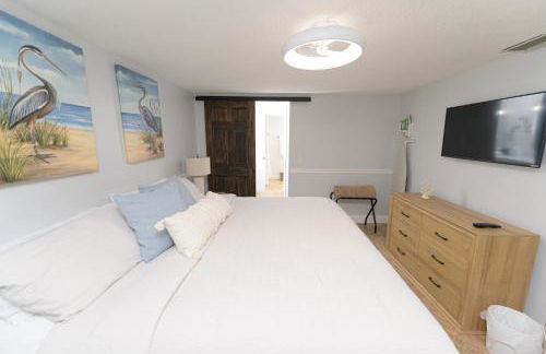 Enchanting 2-Bedroom Ground Floor Beach Condo at Cape Canaveral WiFi & AC - Foto 25