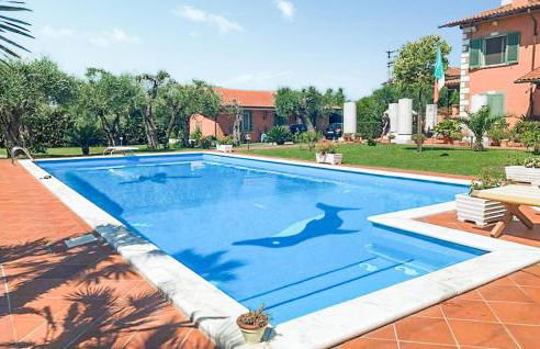 2 Bedroom Beautiful Apartment In Querceta - Photo 7