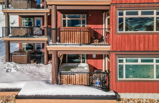 Raven's Nest - Luxury Pet Friendly Condo w/ Private Hot Tub & Mountain Views - Foto 26