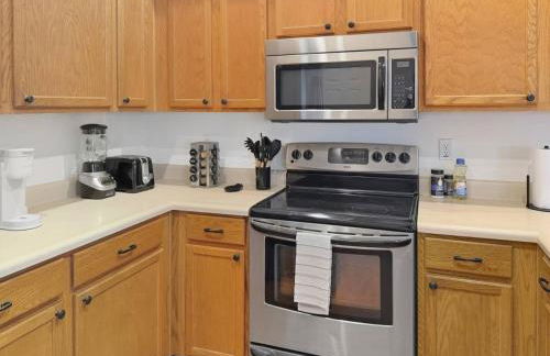 4BR Oasis Private Pool and Large Yard - Foto 13