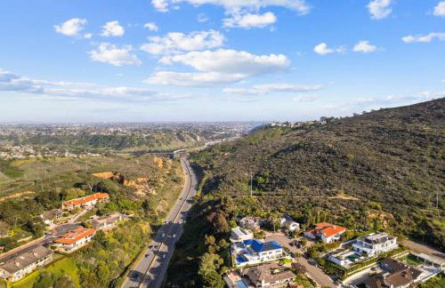 Oceanview Luxe Retreat with Rooftop - Foto 16