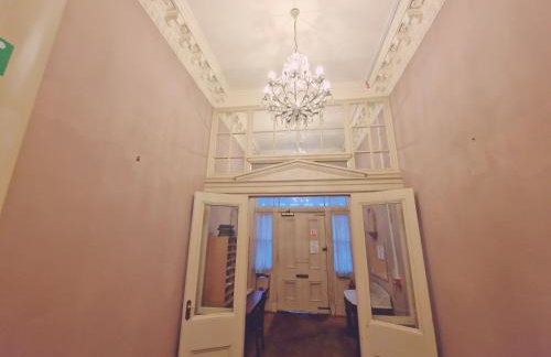 Modern Victorian Charm in a Great Location - Foto 15