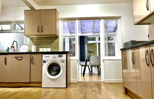 Stunning 3 Bedroom House Near Birmingham Airport and NEC - Foto 30