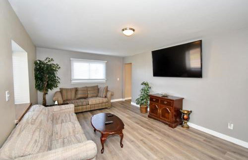 2 Bed, 1 Bath, Upper Level Unit - Foto 1