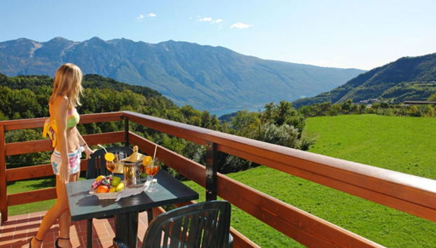 Lake-view Holiday Home in Tremosine for Couples With 2 Pools - Foto 3, Balcón