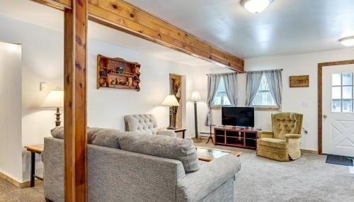 2 Ponds and Trail Access Peaceful Cabin in Calumet! - Foto 4