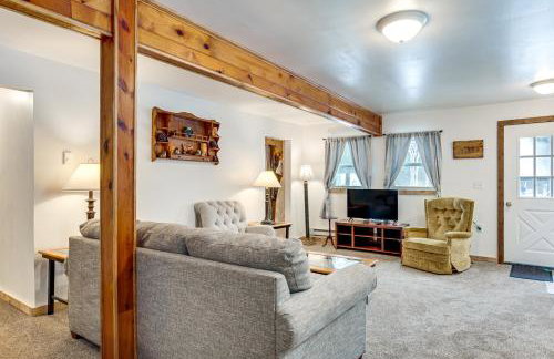 2 Ponds and Trail Access Peaceful Cabin in Calumet! - Foto 4