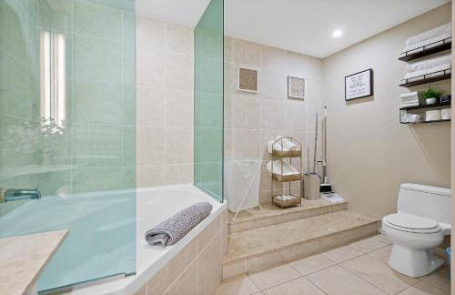 European style Queen Suite in Palm Coast - Best view with Balcony near Beaches! - Photo 4