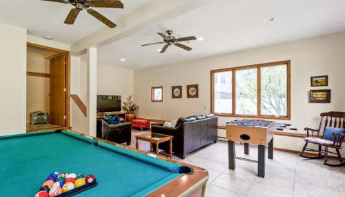 Impressive Dual Woods and Lake Homes That Sleep 32 - Foto 5, Game Room