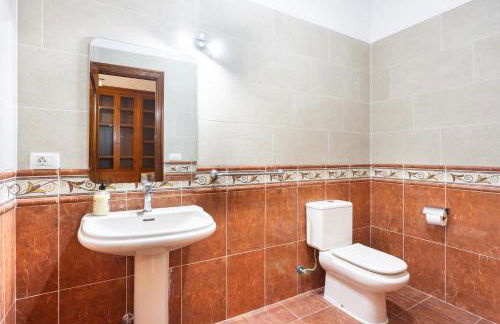 Sunset Horizon Spa Retreat by Eden Rentals - Foto 73