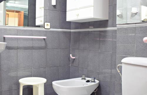 Amplio y luminoso apartamento cerca del centro y la playa con piscina y parking privado - Foto 38