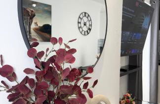 'The Elegant Comfort' - A Stunning Luxury 2-Bed Flat with Private Garden & Patio - Free Parking - Photo 2