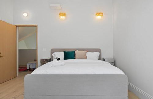 New Listing Hillside Villa by Colby & Conrad - Foto 13