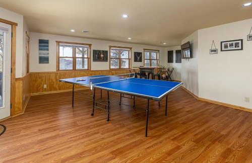 3BR Home w Hot Tub & Sunset Views Near SIUC - Foto 4