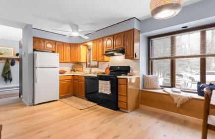 Catskills Mountain Home Near Windham w Fireplace Open Living Deer Run Lodge by AvantStay - Foto 13