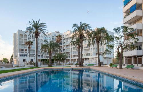Apartamento en complejo residencial con piscina y garaje a 100m del mar - Foto 1