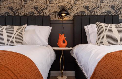 Luxuriou 5 Bedroom House By Homebird Property Management Short Lets & Serviced Accommodation Leeds With Private Parking & Free WiFi - Foto 13