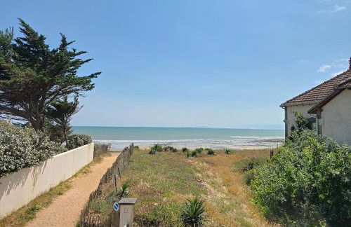 Feet in the water, 100 m from the city center - Photo 18