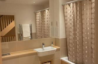 Exquisite cozy house, close to Train Station and amenities - Foto 16