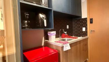 Studio Moderno e NOVO com Bela Vista - Perto do Rio Vermelho e Pituba - Foto 2, stove, minibar