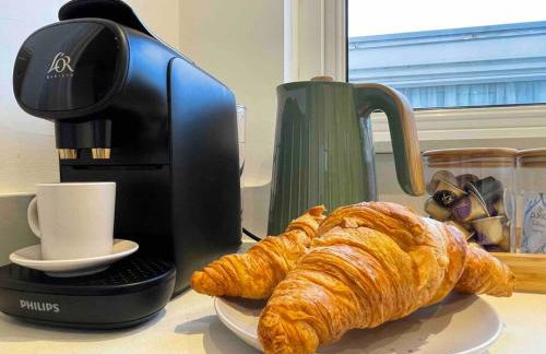 Gorwel is an Art Deco 1930s villa with sea views - Foto 32