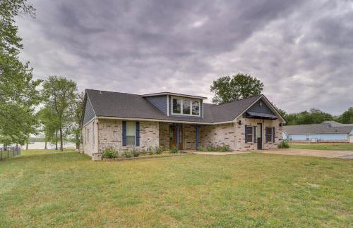 Lakefront Afton Home with Hot Tub and Game Room! - Foto 39