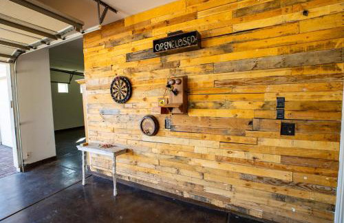 3400 SqFt House W/40Ft Heated Pool/Spa- Strip View - Photo 37